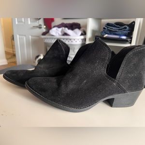 Steve Madden - Low Black Heel Boot